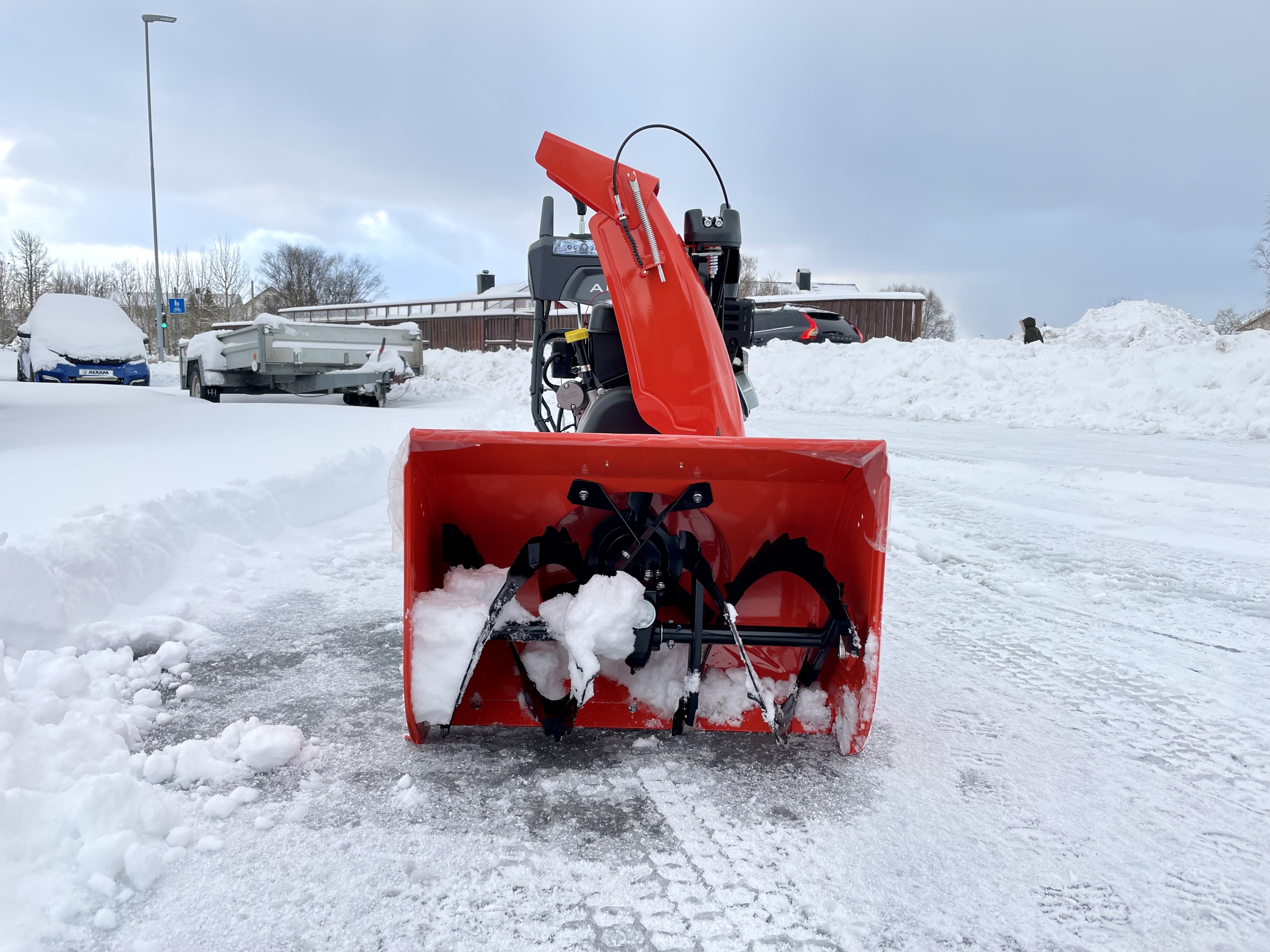 vi tlbyr service på alle typer snøfresere